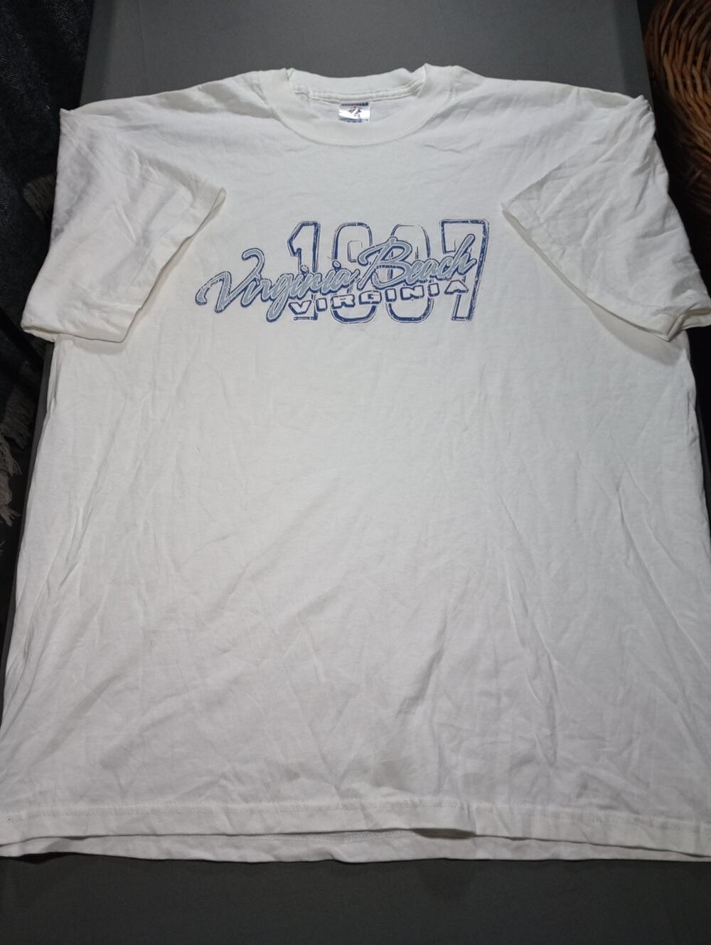 Virginia Beach Distressed T Shirt Men's Size XL
